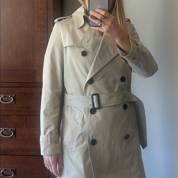 Burberry Trench - Picture 4 of 9